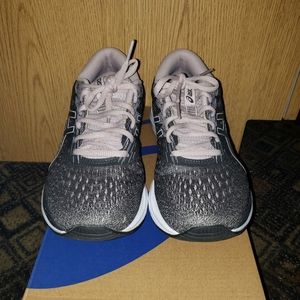 Womans Asics shoes, size 8 1/2.